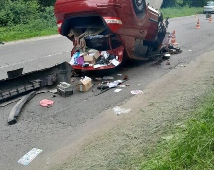 Красный Ниссан Тиида, объемом двигателя 1.6 л и пробегом 94 тыс. км за 3500 $, фото 21 на Automoto.ua