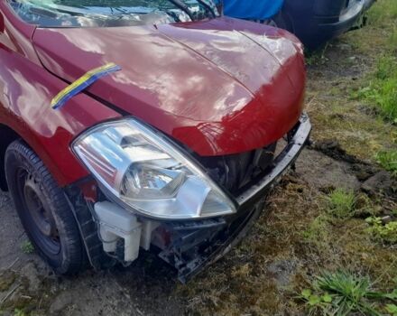 Красный Ниссан Тиида, объемом двигателя 1.6 л и пробегом 94 тыс. км за 3500 $, фото 17 на Automoto.ua