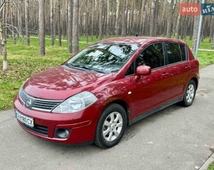 Красный Ниссан Тиида, объемом двигателя 1.6 л и пробегом 100 тыс. км за 6500 $, фото 1 на Automoto.ua