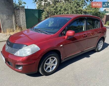 Красный Ниссан Тиида, объемом двигателя 1.8 л и пробегом 175 тыс. км за 5600 $, фото 1 на Automoto.ua
