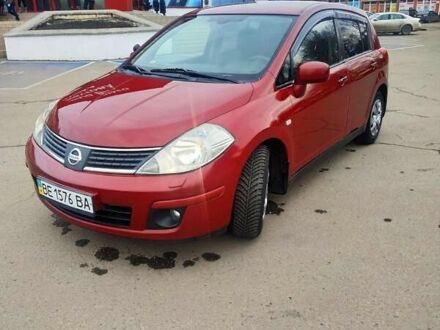 Ниссан Тиида 2008 в Николаеве на Automoto.ua Красный Ниссан Тиида, объемом двигателя 1.8 л и пробегом 229 тыс. км за 5700 $, фото 1 на Automoto.ua