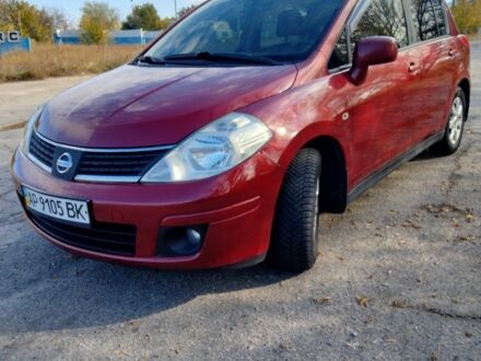 Красный Ниссан Тиида, объемом двигателя 1.6 л и пробегом 170 тыс. км за 5600 $, фото 1 на Automoto.ua