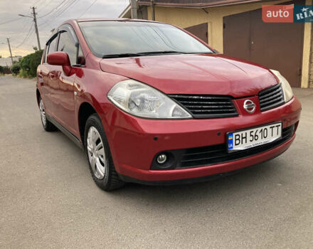 Красный Ниссан Тиида, объемом двигателя 1.6 л и пробегом 195 тыс. км за 5500 $, фото 1 на Automoto.ua