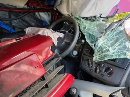 Красный Ниссан Тиида, объемом двигателя 1.6 л и пробегом 94 тыс. км за 3500 $, фото 1 на Automoto.ua