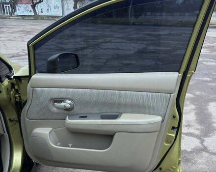 Желтый Ниссан Тиида, объемом двигателя 1.6 л и пробегом 171 тыс. км за 5799 $, фото 12 на Automoto.ua