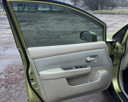 Желтый Ниссан Тиида, объемом двигателя 1.6 л и пробегом 171 тыс. км за 5799 $, фото 6 на Automoto.ua