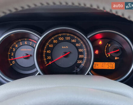 Желтый Ниссан Тиида, объемом двигателя 1.6 л и пробегом 171 тыс. км за 5799 $, фото 15 на Automoto.ua