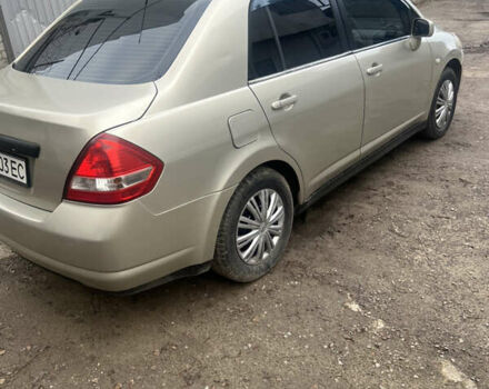 Желтый Ниссан Тиида, объемом двигателя 1.6 л и пробегом 204 тыс. км за 4300 $, фото 1 на Automoto.ua