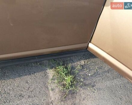 Желтый Ниссан Тиида, объемом двигателя 1.6 л и пробегом 325 тыс. км за 5350 $, фото 5 на Automoto.ua