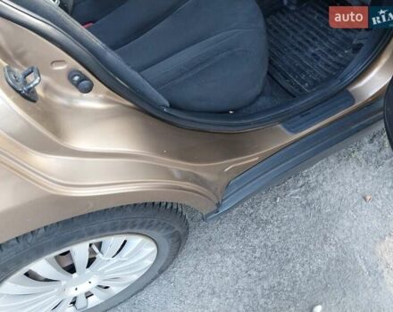 Желтый Ниссан Тиида, объемом двигателя 1.6 л и пробегом 325 тыс. км за 5350 $, фото 6 на Automoto.ua