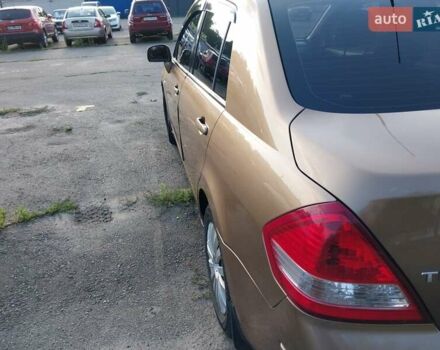 Желтый Ниссан Тиида, объемом двигателя 1.6 л и пробегом 325 тыс. км за 5350 $, фото 2 на Automoto.ua
