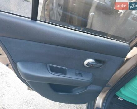 Желтый Ниссан Тиида, объемом двигателя 1.6 л и пробегом 325 тыс. км за 5350 $, фото 10 на Automoto.ua