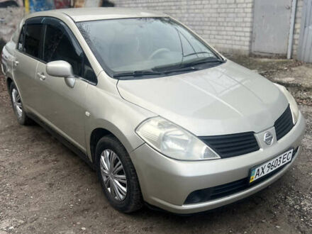 Желтый Ниссан Тиида, объемом двигателя 1.6 л и пробегом 204 тыс. км за 4300 $, фото 1 на Automoto.ua