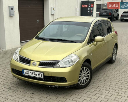Желтый Ниссан Тиида, объемом двигателя 1.6 л и пробегом 216 тыс. км за 5999 $, фото 1 на Automoto.ua