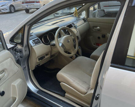 Серый Ниссан Тиида, объемом двигателя 1.6 л и пробегом 249 тыс. км за 5200 $, фото 6 на Automoto.ua