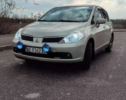 Серый Ниссан Тиида, объемом двигателя 1.6 л и пробегом 271 тыс. км за 5000 $, фото 3 на Automoto.ua