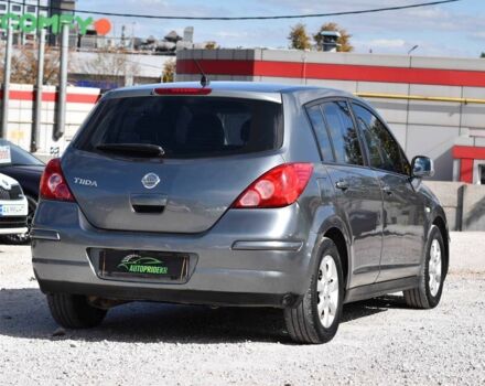 Серый Ниссан Тиида, объемом двигателя 1.8 л и пробегом 182 тыс. км за 5650 $, фото 2 на Automoto.ua