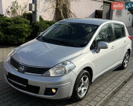 Серый Ниссан Тиида, объемом двигателя 1.6 л и пробегом 167 тыс. км за 7450 $, фото 2 на Automoto.ua