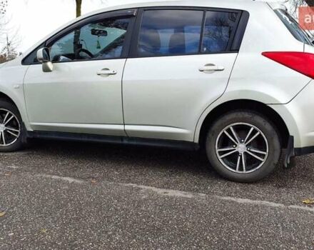 Серый Ниссан Тиида, объемом двигателя 1.6 л и пробегом 271 тыс. км за 5000 $, фото 1 на Automoto.ua