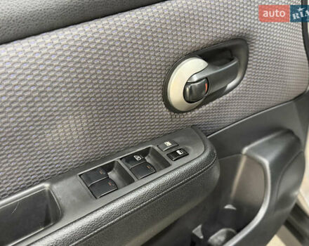 Серый Ниссан Тиида, объемом двигателя 1.6 л и пробегом 120 тыс. км за 6300 $, фото 13 на Automoto.ua