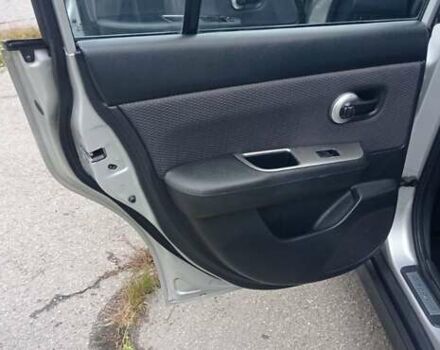 Серый Ниссан Тиида, объемом двигателя 1.6 л и пробегом 198 тыс. км за 7200 $, фото 4 на Automoto.ua