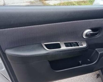 Серый Ниссан Тиида, объемом двигателя 1.6 л и пробегом 198 тыс. км за 7200 $, фото 5 на Automoto.ua