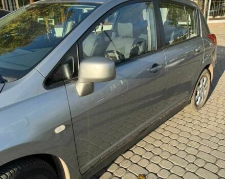 Серый Ниссан Тиида, объемом двигателя 1.6 л и пробегом 199 тыс. км за 5500 $, фото 3 на Automoto.ua