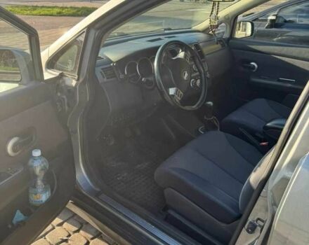 Серый Ниссан Тиида, объемом двигателя 1.6 л и пробегом 199 тыс. км за 5500 $, фото 12 на Automoto.ua