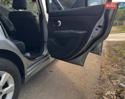 Серый Ниссан Тиида, объемом двигателя 1.6 л и пробегом 170 тыс. км за 6500 $, фото 8 на Automoto.ua