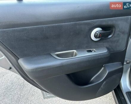 Серый Ниссан Тиида, объемом двигателя 1.8 л и пробегом 204 тыс. км за 6500 $, фото 23 на Automoto.ua