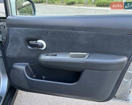 Серый Ниссан Тиида, объемом двигателя 1.8 л и пробегом 204 тыс. км за 6500 $, фото 26 на Automoto.ua