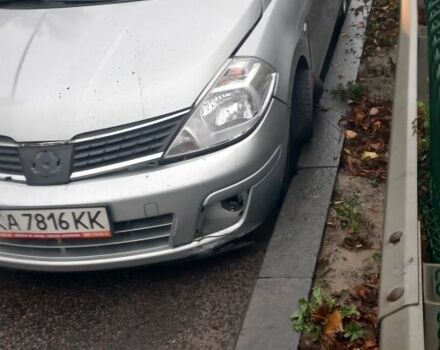 Серый Ниссан Тиида, объемом двигателя 1.5 л и пробегом 50 тыс. км за 5000 $, фото 2 на Automoto.ua