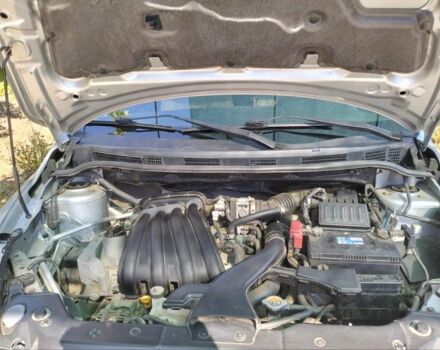 Сірий Ніссан Тііда, об'ємом двигуна 1.5 л та пробігом 150 тис. км за 7800 $, фото 4 на Automoto.ua