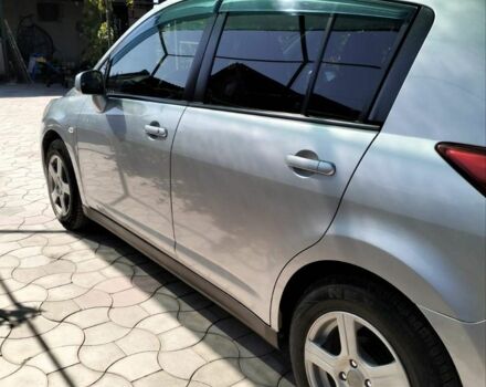 Сірий Ніссан Тііда, об'ємом двигуна 1.5 л та пробігом 150 тис. км за 7800 $, фото 2 на Automoto.ua