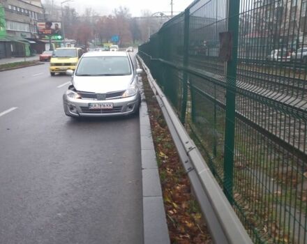 Серый Ниссан Тиида, объемом двигателя 1.5 л и пробегом 50 тыс. км за 5000 $, фото 1 на Automoto.ua