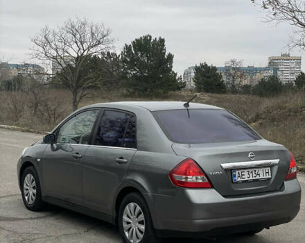 Сірий Ніссан Тііда, об'ємом двигуна 1.6 л та пробігом 220 тис. км за 4900 $, фото 4 на Automoto.ua