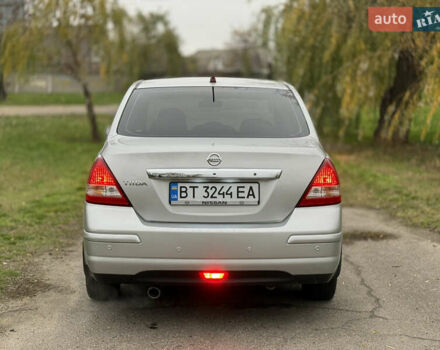 Серый Ниссан Тиида, объемом двигателя 1.6 л и пробегом 199 тыс. км за 5800 $, фото 5 на Automoto.ua