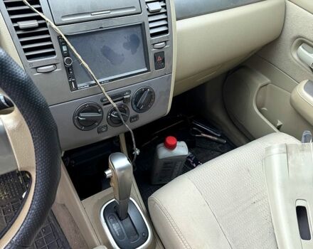 Серый Ниссан Тиида, объемом двигателя 1.6 л и пробегом 150 тыс. км за 3750 $, фото 4 на Automoto.ua