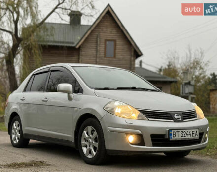 Серый Ниссан Тиида, объемом двигателя 1.6 л и пробегом 199 тыс. км за 5800 $, фото 2 на Automoto.ua