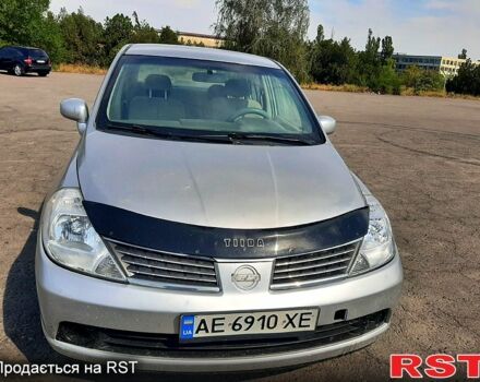 Сірий Ніссан Тііда, об'ємом двигуна 1.6 л та пробігом 300 тис. км за 4400 $, фото 4 на Automoto.ua