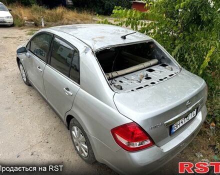 Серый Ниссан Тиида, объемом двигателя 1.6 л и пробегом 150 тыс. км за 3750 $, фото 2 на Automoto.ua