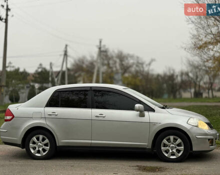 Серый Ниссан Тиида, объемом двигателя 1.6 л и пробегом 199 тыс. км за 5800 $, фото 3 на Automoto.ua