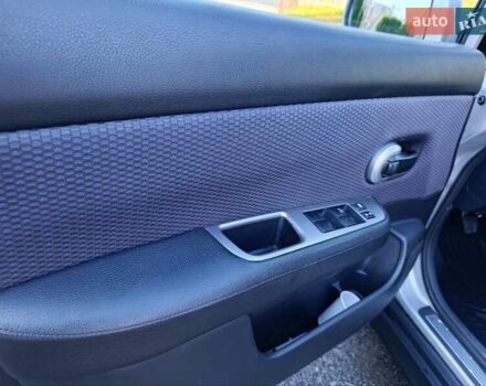 Серый Ниссан Тиида, объемом двигателя 1.8 л и пробегом 165 тыс. км за 5400 $, фото 12 на Automoto.ua