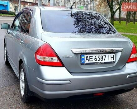 Серый Ниссан Тиида, объемом двигателя 1.6 л и пробегом 199 тыс. км за 5390 $, фото 7 на Automoto.ua