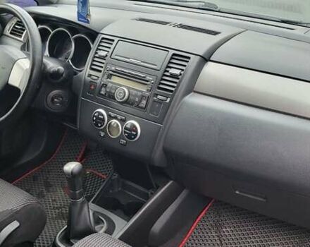 Серый Ниссан Тиида, объемом двигателя 1.6 л и пробегом 199 тыс. км за 5390 $, фото 28 на Automoto.ua