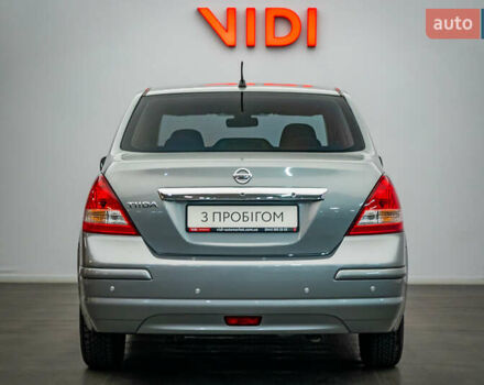 Серый Ниссан Тиида, объемом двигателя 1.6 л и пробегом 166 тыс. км за 6997 $, фото 5 на Automoto.ua