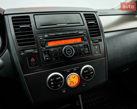 Серый Ниссан Тиида, объемом двигателя 1.6 л и пробегом 166 тыс. км за 6997 $, фото 15 на Automoto.ua