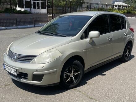 Ниссан Тиида 2007 в Одессе на Automoto.ua Серый Ниссан Тиида, объемом двигателя 1.6 л и пробегом 115 тыс. км за 4800 $, фото 1 на Automoto.ua