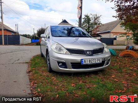Ниссан Тиида 2007 в Лубнах на Automoto.ua Серый Ниссан Тиида, объемом двигателя 1.6 л и пробегом 285 тыс. км за 4300 $, фото 1 на Automoto.ua
