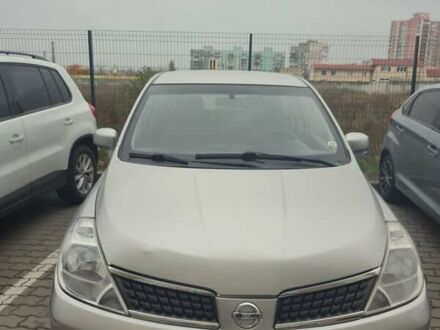 Серый Ниссан Тиида, объемом двигателя 1.6 л и пробегом 174 тыс. км за 5500 $, фото 1 на Automoto.ua